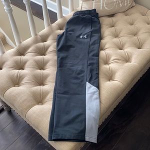 Like new Boys size YXL Under Armour pants